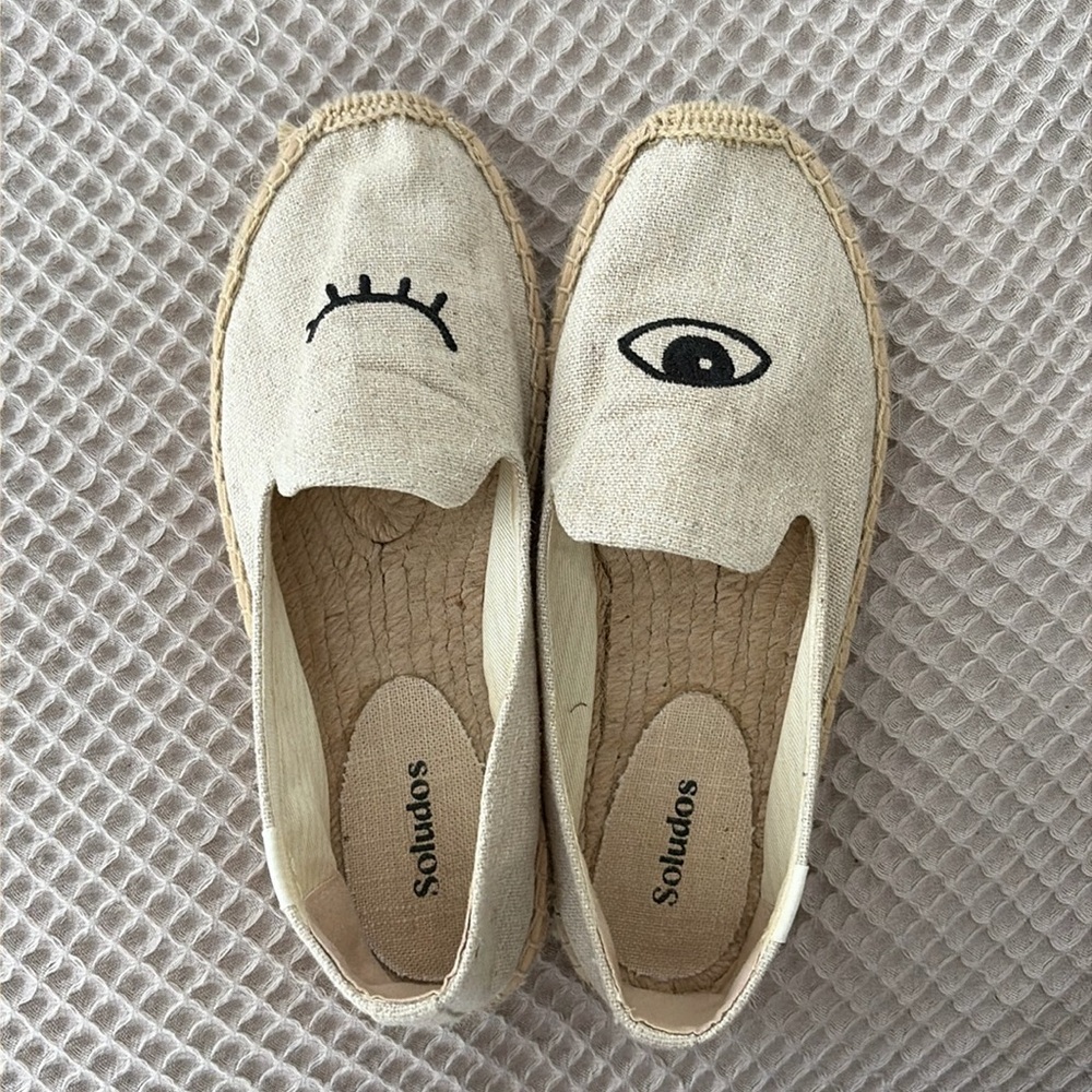 Adorable winking Soludos espadrilles size 7